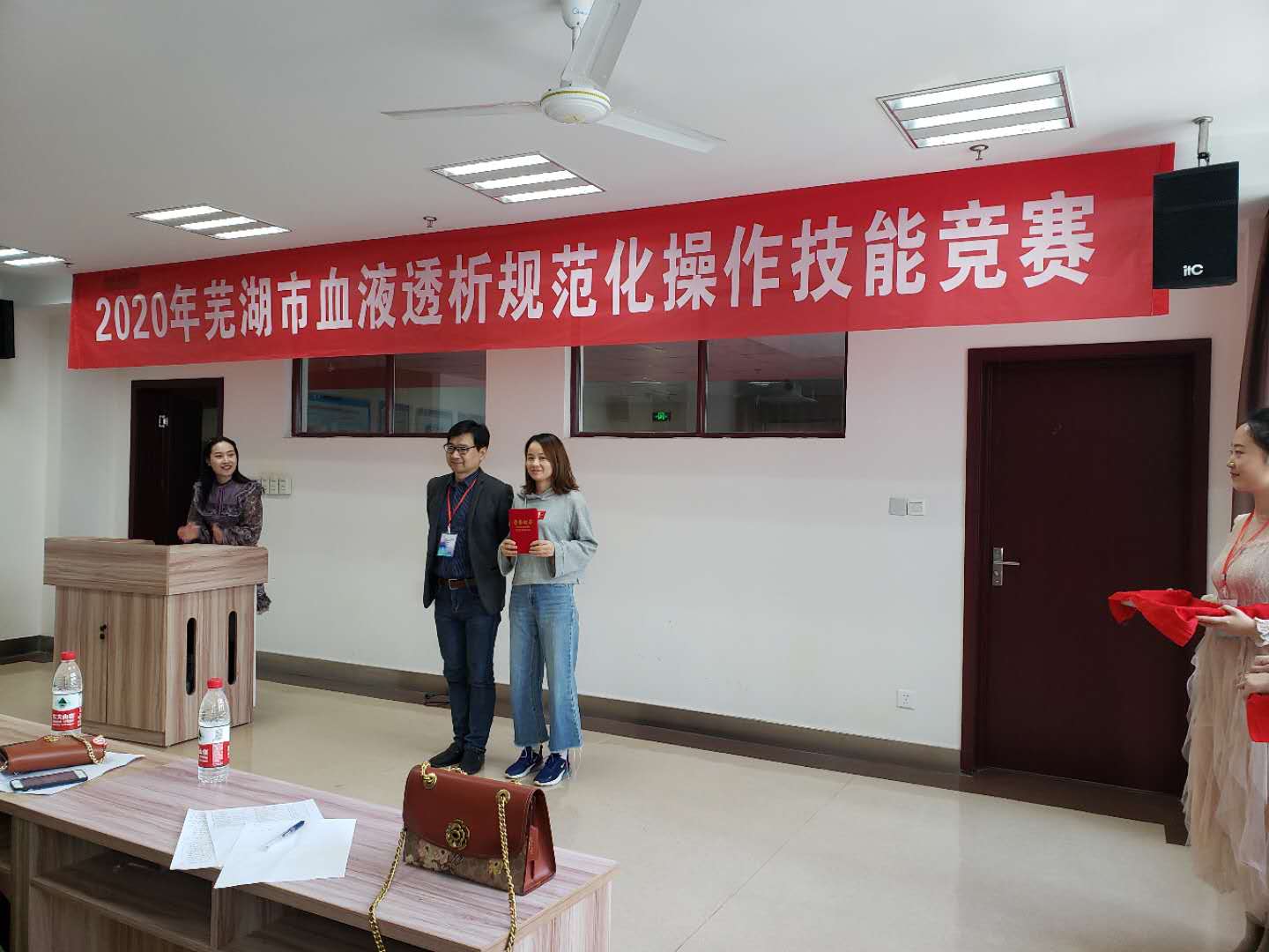 血液净化中心护士陈燕在芜湖市2020年血液透析规范化操作技能竞赛中荣获一等奖(图2)