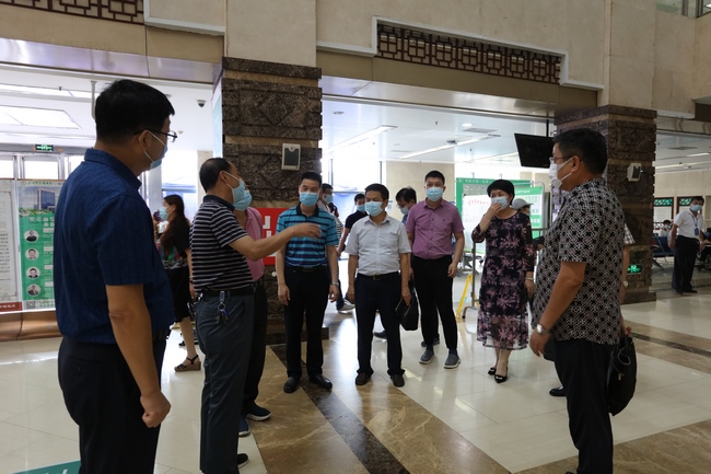市政协副主席吴万春一行来我院进行政协提案现场督办(图1)