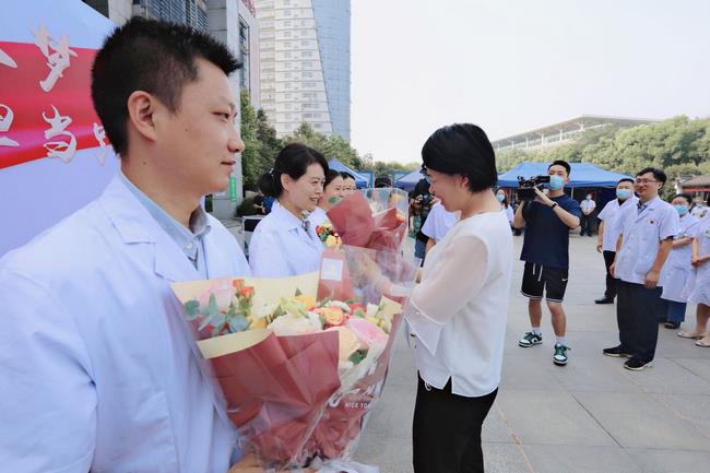 大医精诚温誓词 薪火传承中医药 云顶集团yd1233检测网址举办第四个医师节主题活动(图3)