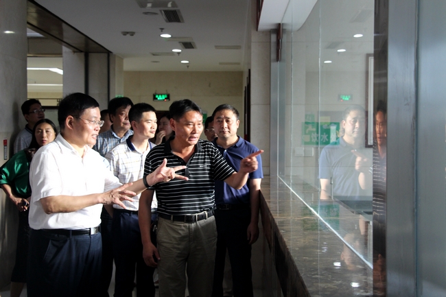 省卫计委副主任金维加一行来我院开展《安徽省中医药条例》立法调研活动(图4)