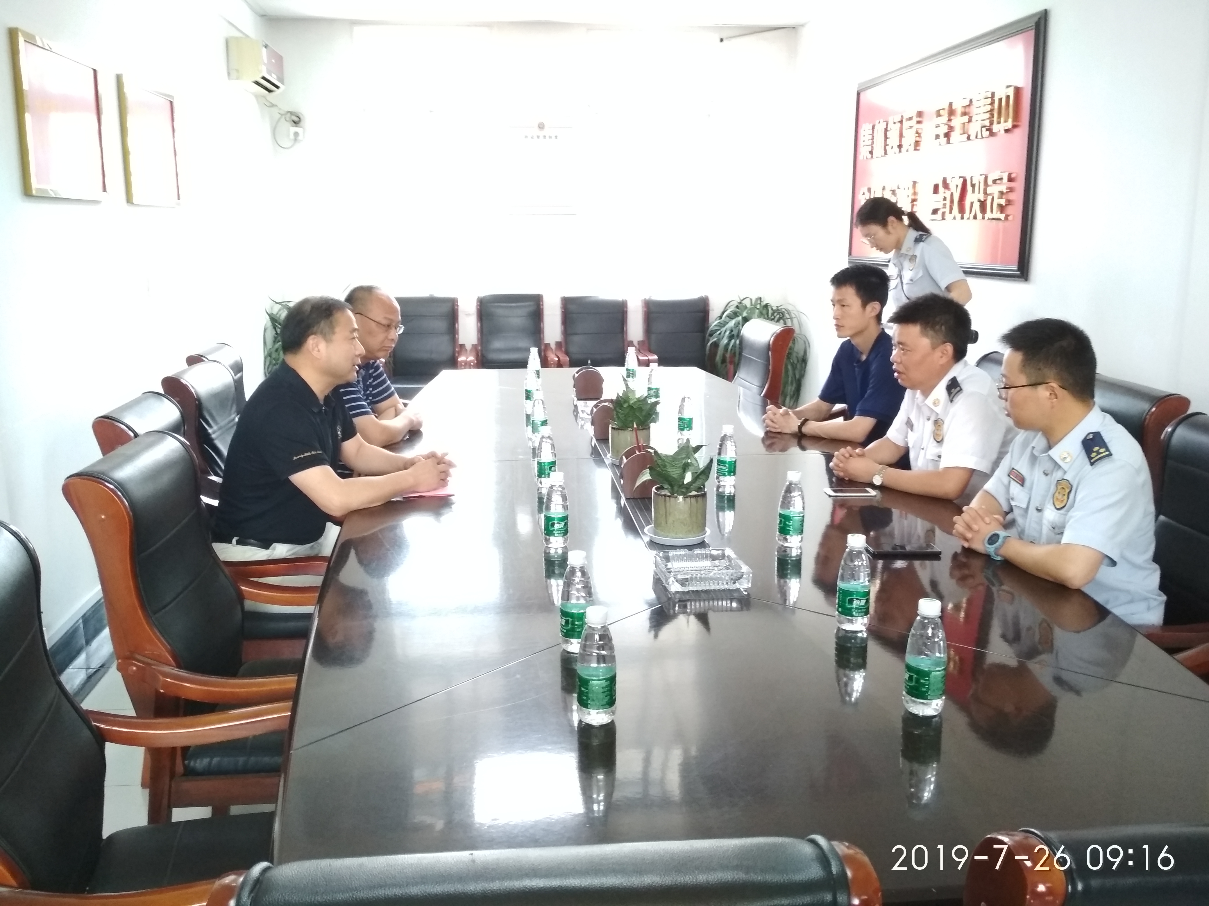 夏季送清凉 ——我院慰问弋江消防大队(图1)