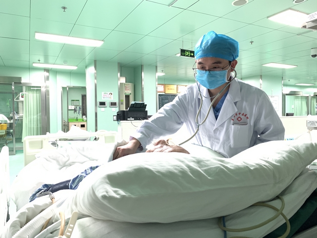 【让党旗在防控一线高高飘扬】感动!1小时内,云顶集团yd1233检测网址265名医护主动申请驰援湖北(图1)