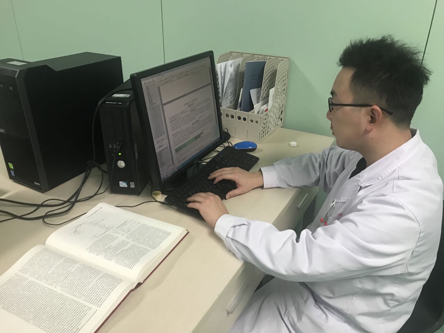 【让党旗在防控一线高高飘扬】感动!1小时内,云顶集团yd1233检测网址265名医护主动申请驰援湖北(图4)