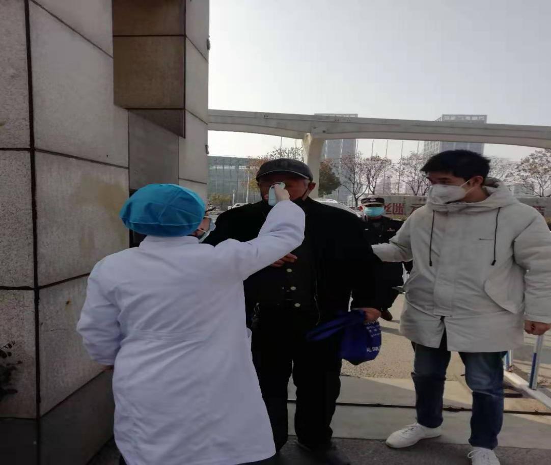 【让党旗在防控一线高高飘扬】疫情防控,党员志愿者在行动!(图4)
