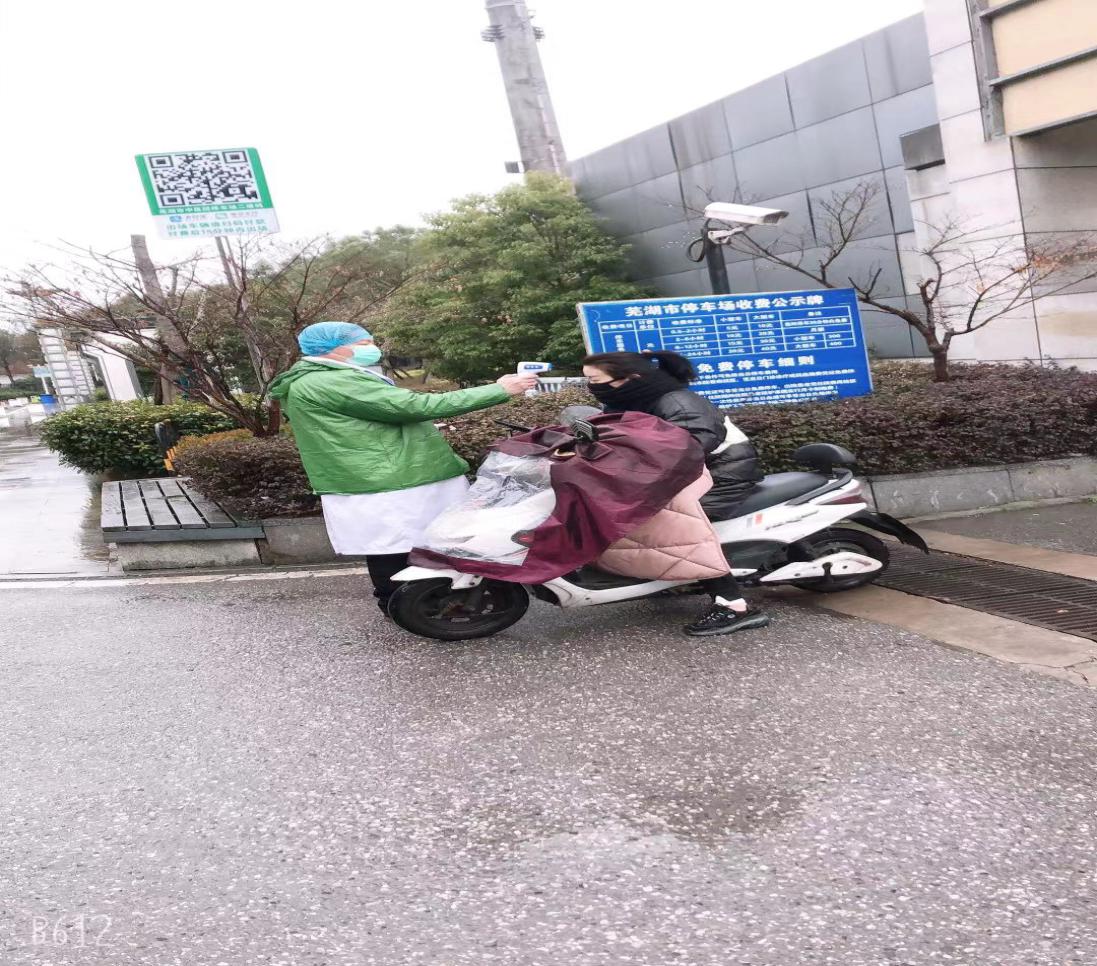 【让党旗在防控一线高高飘扬】疫情防控,党员志愿者在行动!(图6)