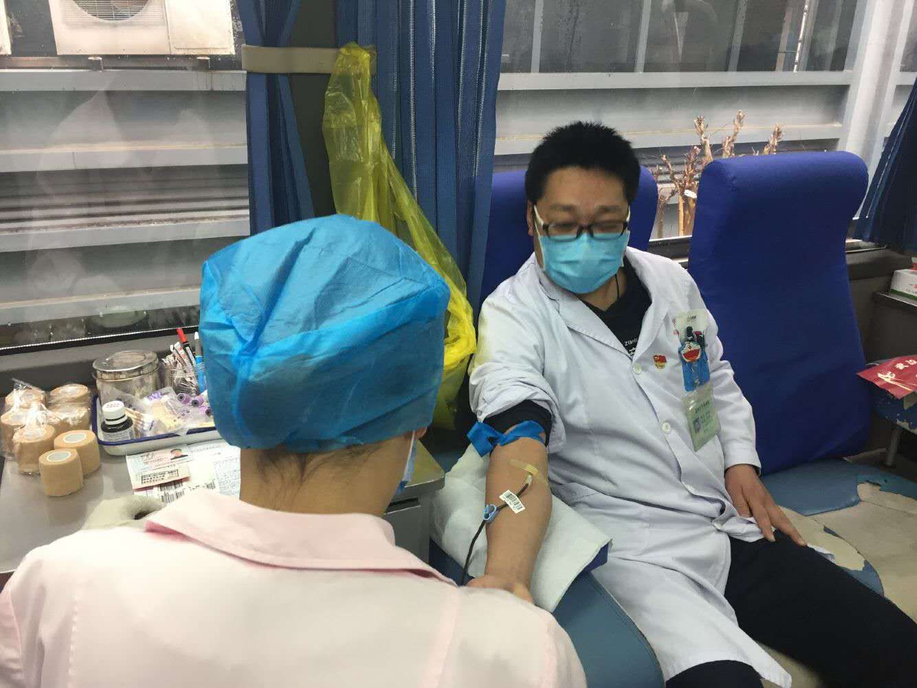 【让党旗在防控一线高高飘扬】为爱逆行,市中医院各支部党员积极献血助力抗“疫”(图6)